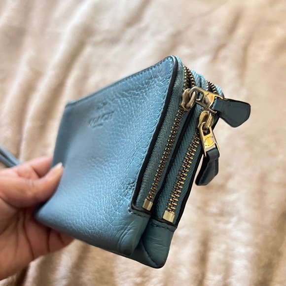 Coach Wristlet - Picture 4 of 4